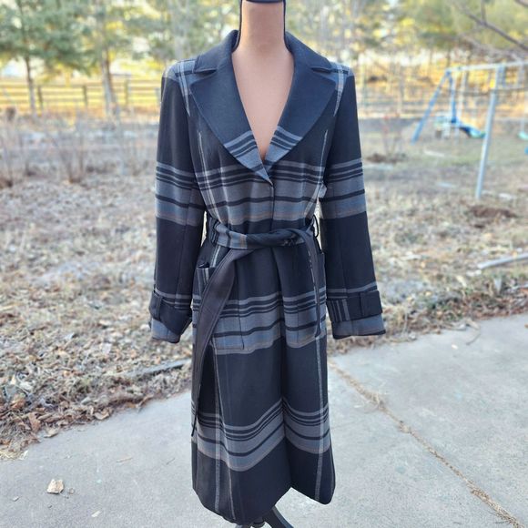 White House Black Market Jackets & Blazers - White House Black Market Plaid Topper Coat Size M, Pre-owned